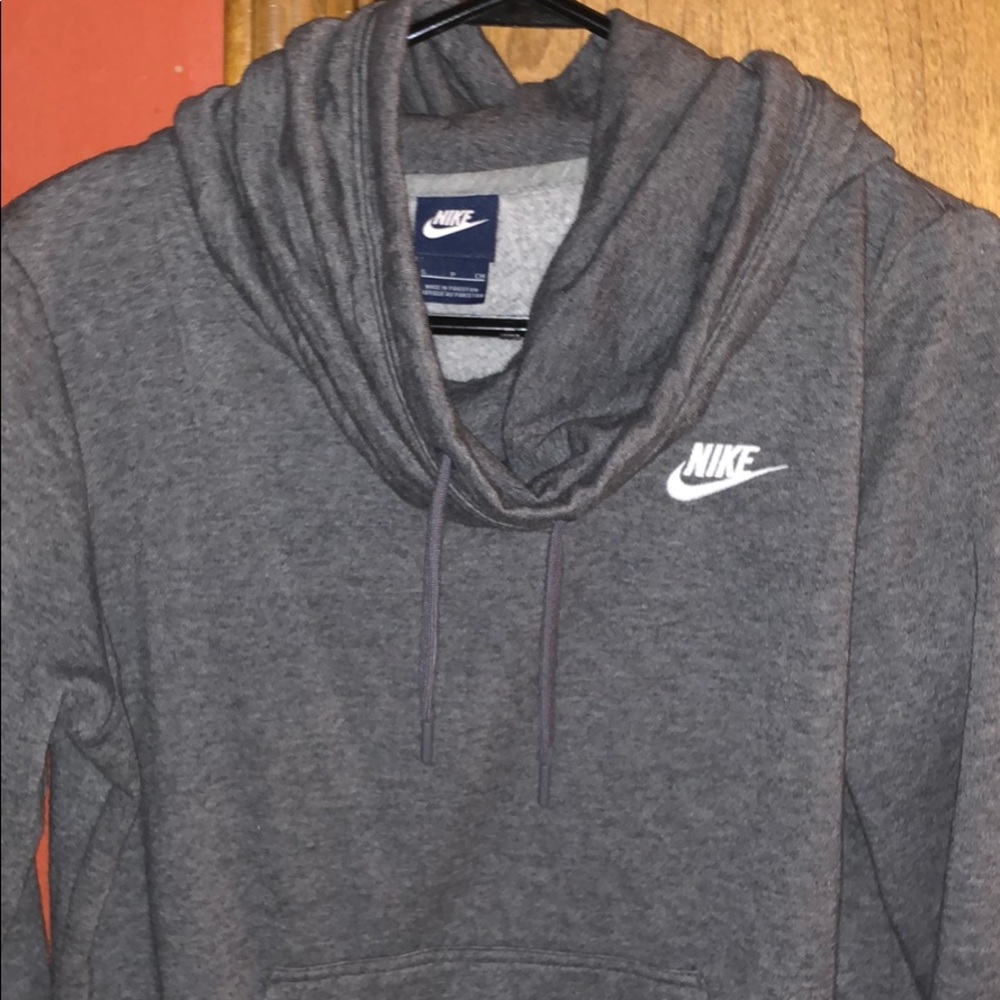 nike sweatshirt women’s size small